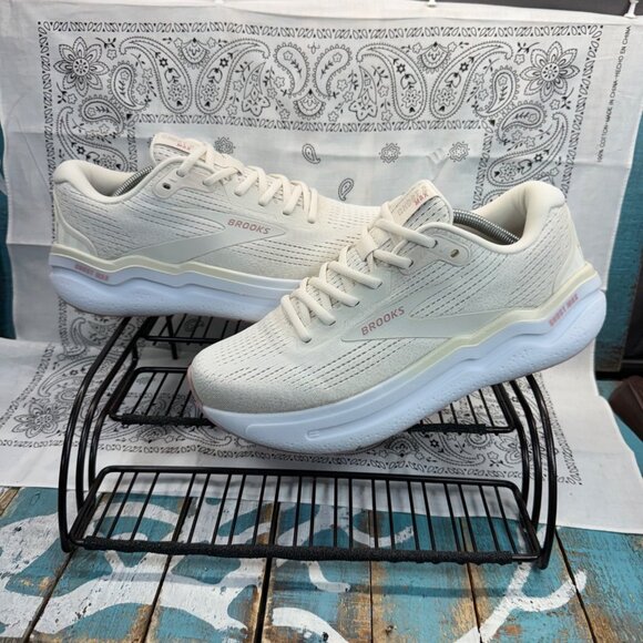 Brooks Ghost Max 2 Shoes Womens 9.5 Wide Coconut Milk Gray Zephyr Road Running - Picture 1 of 10